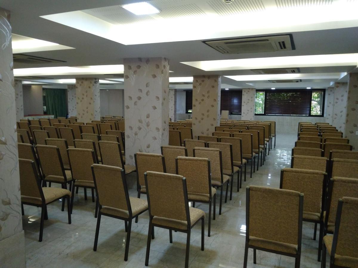 Hotel Maharana Inn Chembur Bombay Extérieur photo